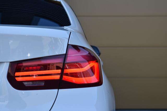 BMW 3-SERIE 320i Executive * M Sportpakket * HIFI * Leder * LED * Navigatie Professional *
