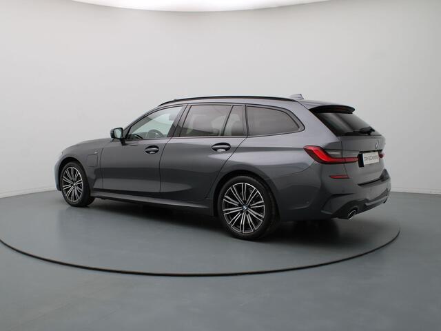 BMW 3-SERIE Touring 330e High Executive AUTOMAAT Camera | Climate | Leder | Navi | Panoramadak | Parksens. | 18" Velgen