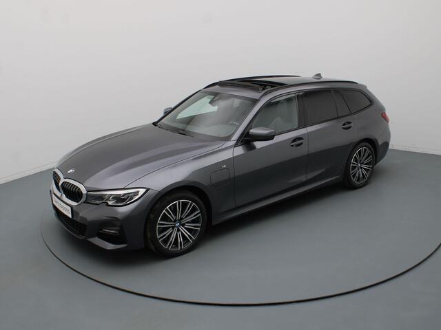 BMW 3-SERIE Touring 330e High Executive AUTOMAAT Camera | Climate | Leder | Navi | Panoramadak | Parksens. | 18" Velgen