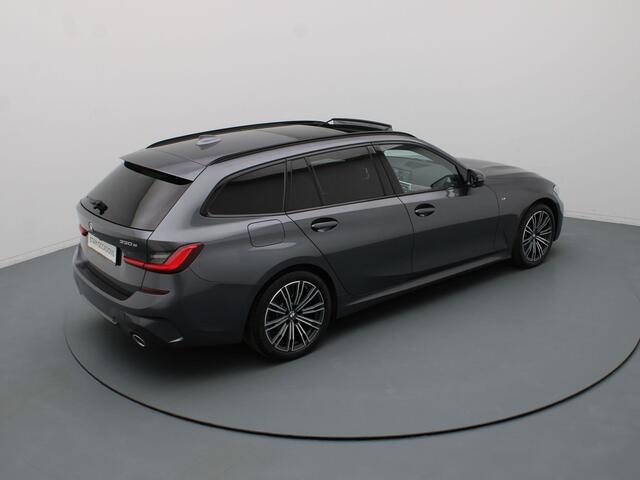 BMW 3-SERIE Touring 330e High Executive AUTOMAAT Camera | Climate | Leder | Navi | Panoramadak | Parksens. | 18" Velgen