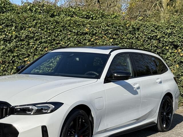 BMW 3-SERIE Touring 330e xDrive | M-Performance | Panorama | 19'' | Harman/Kardon | ACC