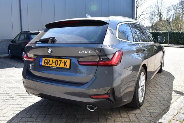 BMW 3-SERIE Touring 330e Business Edition Plus 62.000KM 2021 vol vele opties 292pk in zeer nette staat
