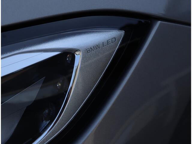 BMW 3-SERIE Touring 330e M-sport | Harman / Kardon | Parkeercamera | LED