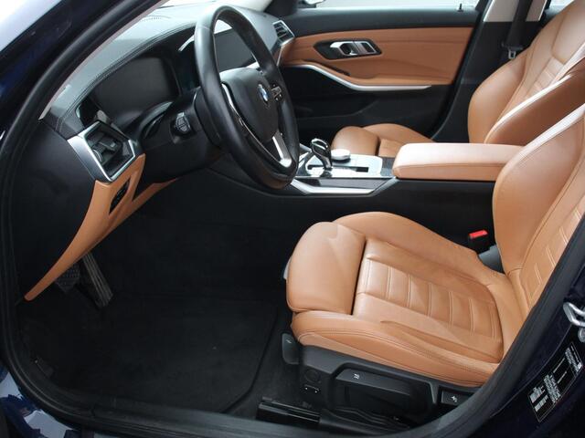 BMW 3-SERIE Touring 318i High Executive Edition Leder Navigatie Apple Carplay/Android Auto Camera Parkeersensoren Virtual Cockpit Stoelverwarming Cruise Control Ledverlichting Getinte ramen Climate Control