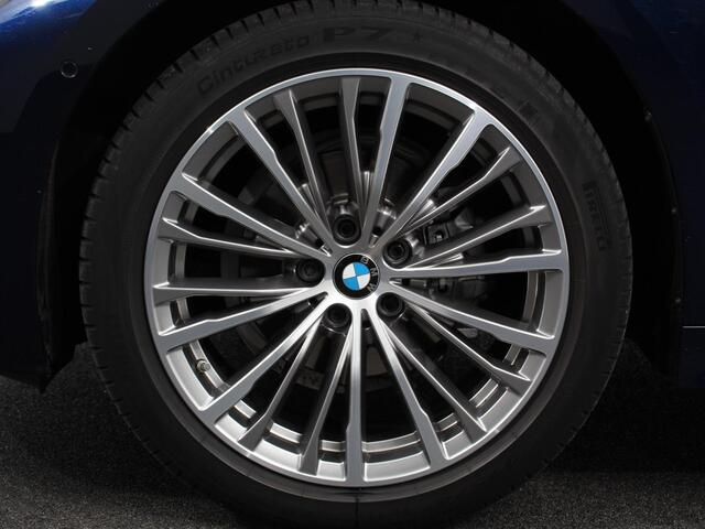 BMW 3-SERIE Touring 318i High Executive Edition Leder Navigatie Apple Carplay/Android Auto Camera Parkeersensoren Virtual Cockpit Stoelverwarming Cruise Control Ledverlichting Getinte ramen Climate Control