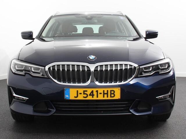 BMW 3-SERIE Touring 318i High Executive Edition Leder Navigatie Apple Carplay/Android Auto Camera Parkeersensoren Virtual Cockpit Stoelverwarming Cruise Control Ledverlichting Getinte ramen Climate Control