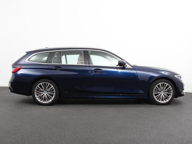 BMW 3-SERIE Touring 318i High Executive Edition Leder Navigatie Apple Carplay/Android Auto Camera Parkeersensoren Virtual Cockpit Stoelverwarming Cruise Control Ledverlichting Getinte ramen Climate Control