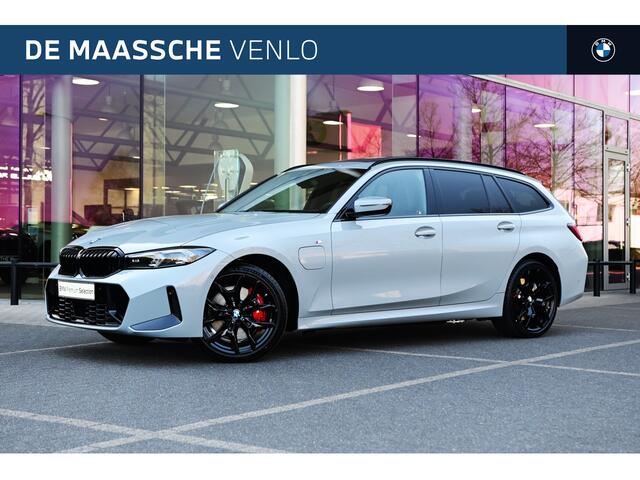BMW 3-SERIE Touring 330e M Sport Automaat / Trekhaak / Panoramadak / Harman Kardon / Adaptive Cruise / Comfort Access / 19" LM-velgen