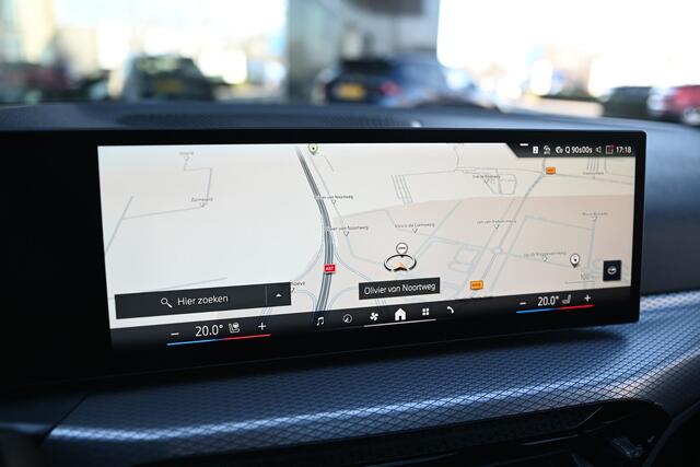 BMW 3-SERIE Touring 330e M Sport Automaat / Trekhaak / Panoramadak / Harman Kardon / Adaptive Cruise / Comfort Access / 19" LM-velgen