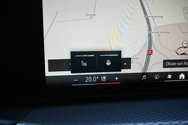 BMW 3-SERIE Touring 330e M Sport Automaat / Trekhaak / Panoramadak / Harman Kardon / Adaptive Cruise / Comfort Access / 19" LM-velgen