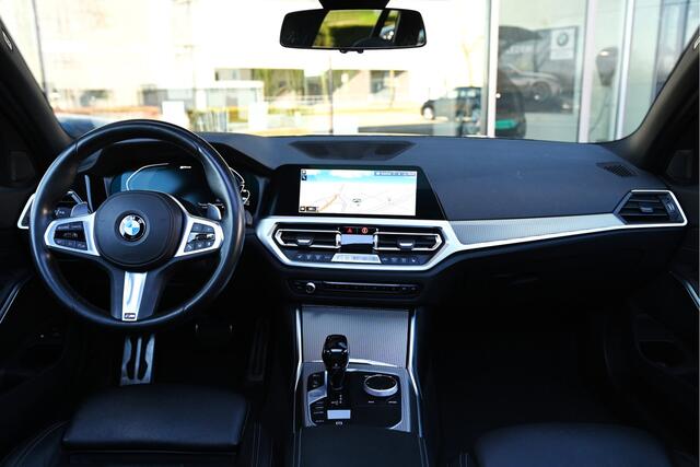 BMW 3-SERIE Touring 330e High Executive M Sport Automaat / Panoramadak / Trekhaak / Sportstoelen / LED / Parking Assistant / Live Cockpit Professional / Stoelverwarming