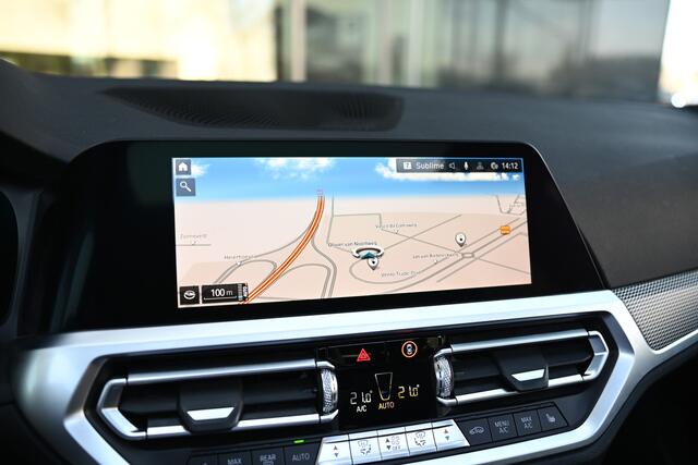 BMW 3-SERIE Touring 330e High Executive M Sport Automaat / Panoramadak / Trekhaak / Sportstoelen / LED / Parking Assistant / Live Cockpit Professional / Stoelverwarming