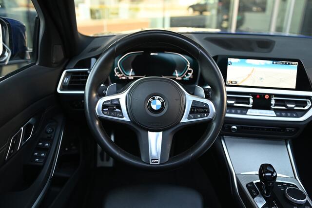 BMW 3-SERIE Touring 330e High Executive M Sport Automaat / Panoramadak / Trekhaak / Sportstoelen / LED / Parking Assistant / Live Cockpit Professional / Stoelverwarming