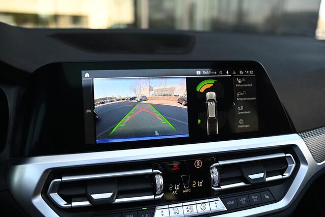 BMW 3-SERIE Touring 330e High Executive M Sport Automaat / Panoramadak / Trekhaak / Sportstoelen / LED / Parking Assistant / Live Cockpit Professional / Stoelverwarming