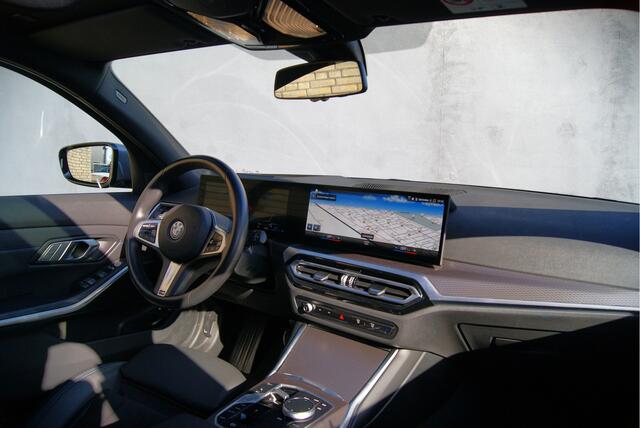BMW 3-SERIE Touring 330e 292PK M-Sport Panoramadak/Camera/Hifi/19Inch/HUD