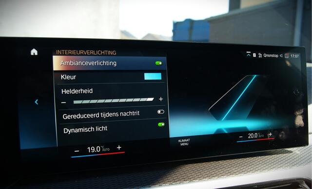 BMW 3-SERIE Touring 330e 292PK M-Sport Panoramadak/Camera/Hifi/19Inch/HUD