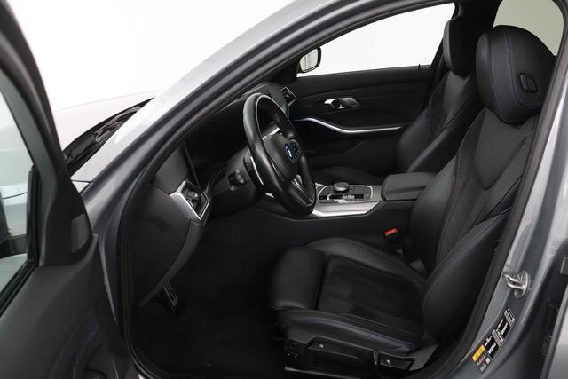 BMW 3-SERIE 320e M Sport | Head-Up | Stoel & stuurverwarming | Adaptive cruise | Sportstoelen | Adaptief LED | Sfeerverlichting | Camera | Carplay | Leder/Alcantara