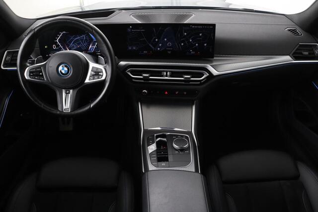 BMW 3-SERIE 320e M Sport | Head-Up | Stoel & stuurverwarming | Adaptive cruise | Sportstoelen | Adaptief LED | Sfeerverlichting | Camera | Carplay | Leder/Alcantara