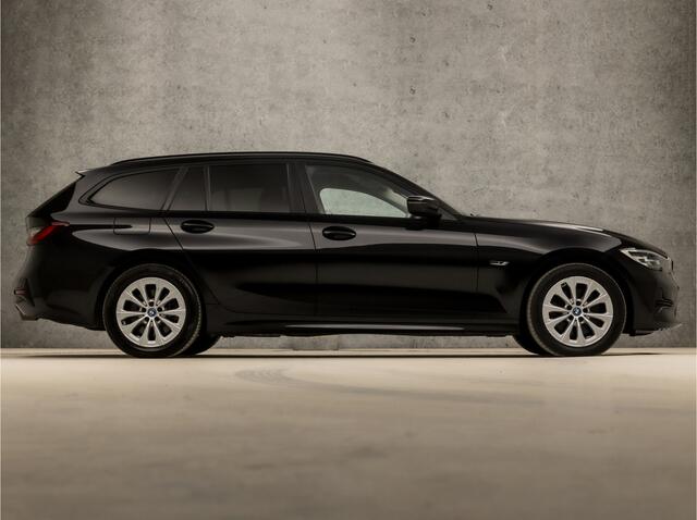 BMW 3-SERIE Touring 320e Sportline 204Pk Automaat (APPLE CARPLAY, GROOT NAVI, DEALER ONDERHOUDEN, LEDEREN SPORTSTOELEN, CAMERA, GETINT GLAS, CRUISE, NIEUWSTAAT)