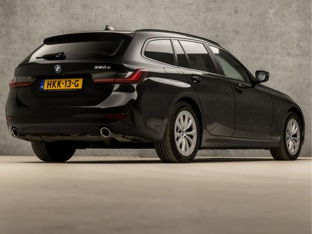 BMW 3-SERIE Touring 320e Sportline 204Pk Automaat (APPLE CARPLAY, GROOT NAVI, DEALER ONDERHOUDEN, LEDEREN SPORTSTOELEN, CAMERA, GETINT GLAS, CRUISE, NIEUWSTAAT)