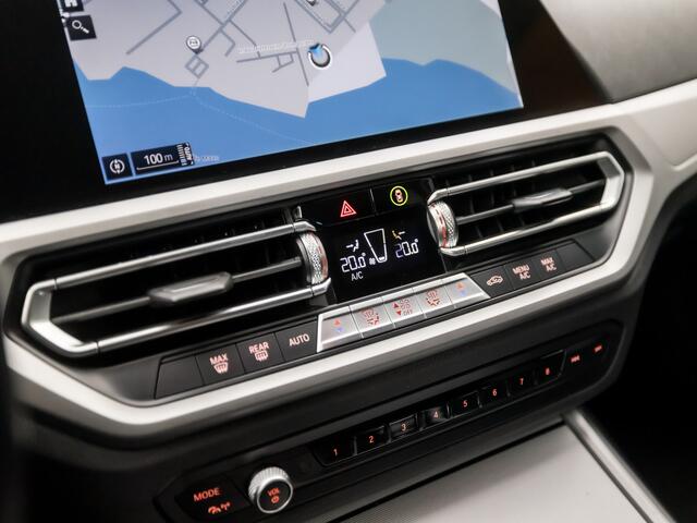 BMW 3-SERIE Touring 320e Sportline 204Pk Automaat (APPLE CARPLAY, GROOT NAVI, DEALER ONDERHOUDEN, LEDEREN SPORTSTOELEN, CAMERA, GETINT GLAS, CRUISE, NIEUWSTAAT)