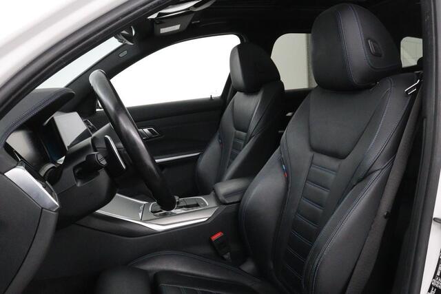 BMW 3-SERIE 330e M Sport | Panoramadak | Head-Up | Laserlight | Adaptive cruise | Leder | Stoelverwarming | Camera | Sfeerverlichting | Carplay | Sportstoelen | Live Cockpit