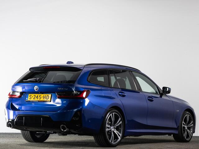 BMW 3-SERIE Touring M-Sport 330e 293 PK xDrive | Adaptieve LED | Panoramadak | Leder | Head-Up | Achteruitrijcamera |