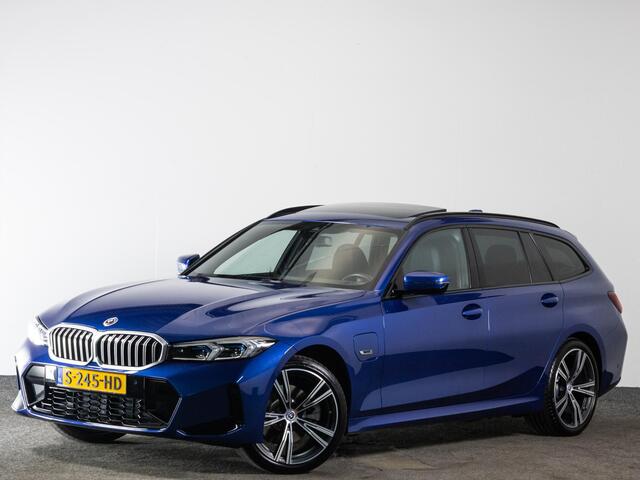 BMW 3-SERIE Touring M-Sport 330e 293 PK xDrive | Adaptieve LED | Panoramadak | Leder | Head-Up | Achteruitrijcamera |