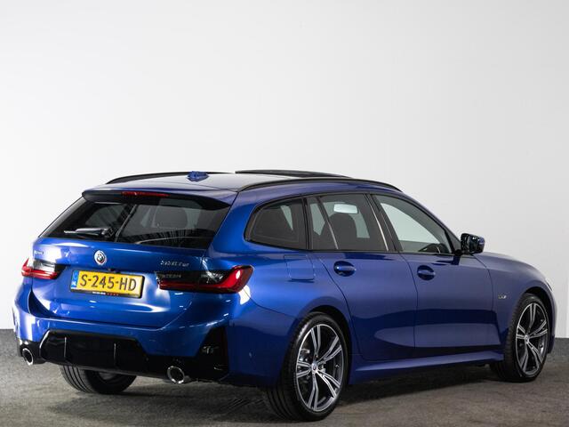 BMW 3-SERIE Touring M-Sport 330e 293 PK xDrive | Adaptieve LED | Panoramadak | Leder | Head-Up | Achteruitrijcamera |