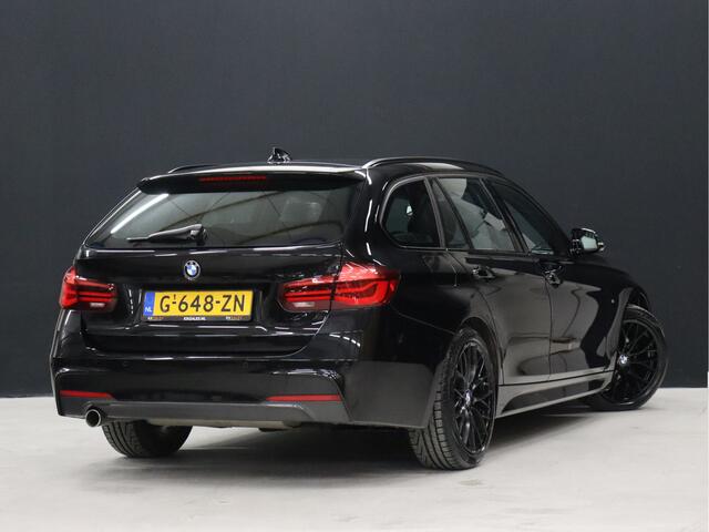 BMW 3-SERIE Touring 318i M Sport [SCHUIFKANTELDAK, STOELVERWARMING, CRUISE CONTROL, ELEKTRISCHE ACHTERKLEP, PDC ACHTER, VOL LEDER, M- STUUR, LED, NAVIGATIE, NIEUWSTAAT]