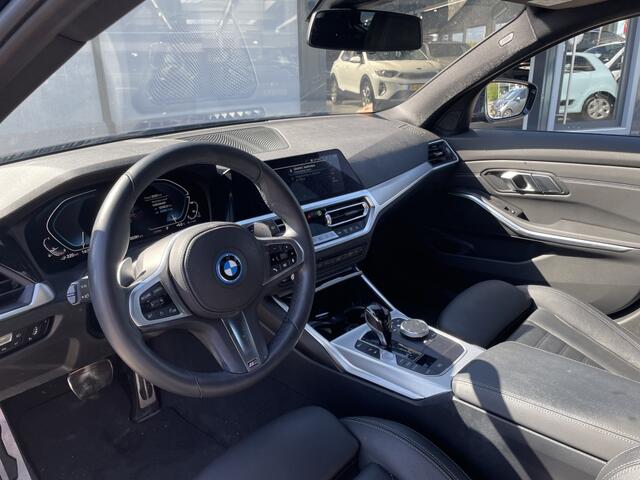 BMW 3-SERIE 320e Business Edition Plus | Leder | Stoelverw. | PDC