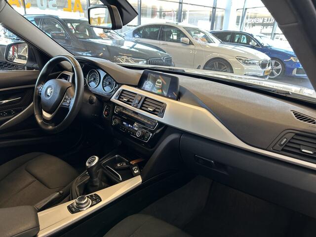 BMW 3-SERIE 320i Centennial Executive | Cruise control | Climate control | Adaptief onderstel | LED | Nederlands geleverd | Alarm klasse 3 | Navigatie