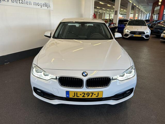 BMW 3-SERIE 320i Centennial Executive | Cruise control | Climate control | Adaptief onderstel | LED | Nederlands geleverd | Alarm klasse 3 | Navigatie