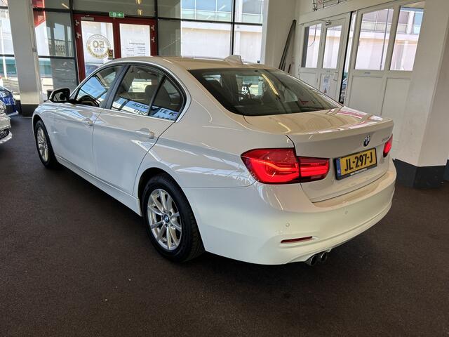 BMW 3-SERIE 320i Centennial Executive | Cruise control | Climate control | Adaptief onderstel | LED | Nederlands geleverd | Alarm klasse 3 | Navigatie