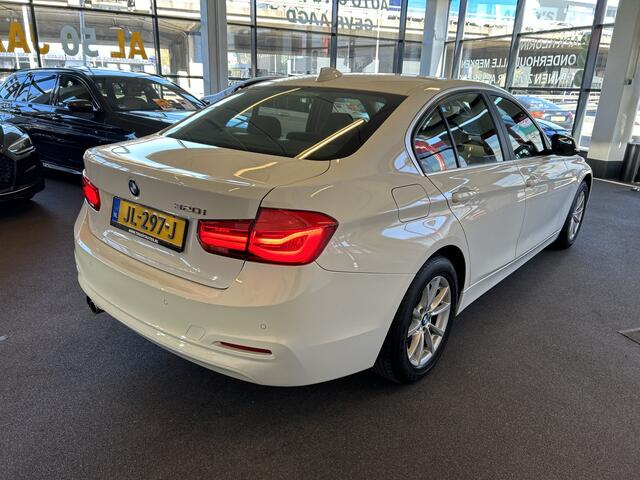 BMW 3-SERIE 320i Centennial Executive | Cruise control | Climate control | Adaptief onderstel | LED | Nederlands geleverd | Alarm klasse 3 | Navigatie