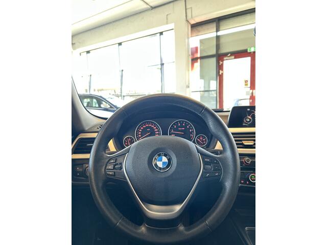 BMW 3-SERIE 320i Centennial Executive | Cruise control | Climate control | Adaptief onderstel | LED | Nederlands geleverd | Alarm klasse 3 | Navigatie