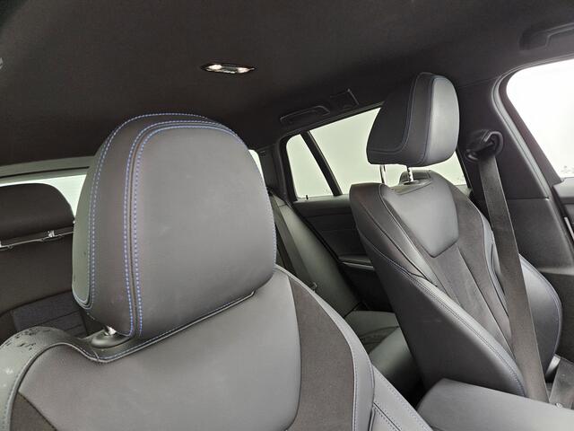 BMW 3-SERIE Touring 320e M Sport Shadow Plug In Hybrid Dealer O.H PHEV | Alcantara Sportstoelen Verwarmd | 19"L.M | Sfeerverlichting | Apple Carplay | DAB | Virtual | Navi Full Map |