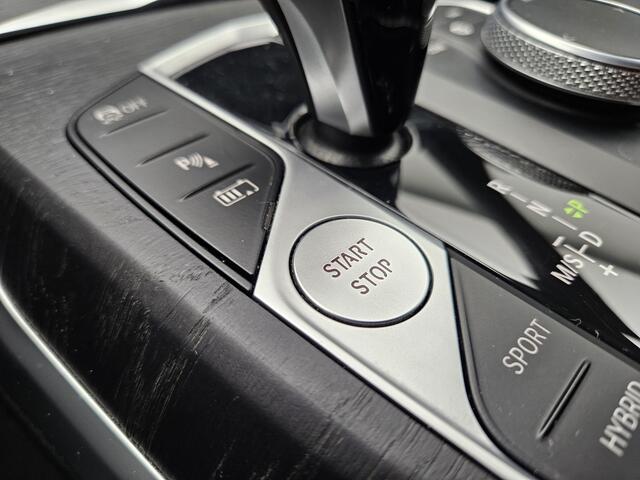 BMW 3-SERIE Touring 320e M Sport Shadow Plug In Hybrid Dealer O.H PHEV | Alcantara Sportstoelen Verwarmd | 19"L.M | Sfeerverlichting | Apple Carplay | DAB | Virtual | Navi Full Map |
