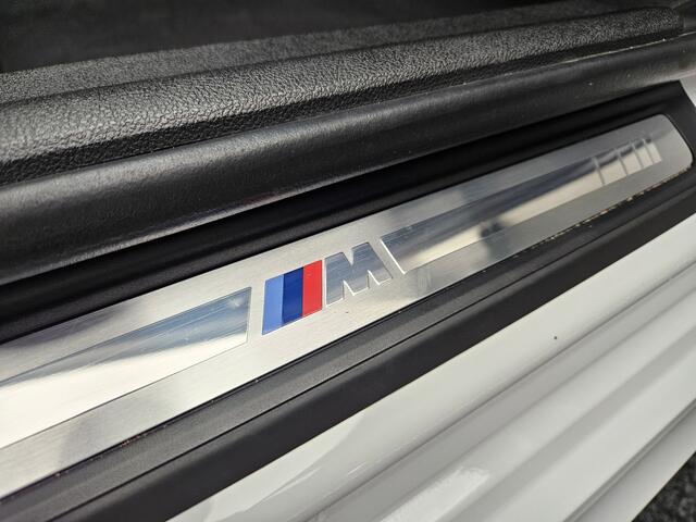 BMW 3-SERIE Touring 320e M Sport Shadow Plug In Hybrid Dealer O.H PHEV | Alcantara Sportstoelen Verwarmd | 19"L.M | Sfeerverlichting | Apple Carplay | DAB | Virtual | Navi Full Map |