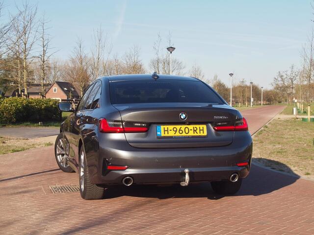 BMW 3-SERIE 330e eDrive Edition | Camera | Apple Carplay | Cruise Control | Trekhaak | Leer |