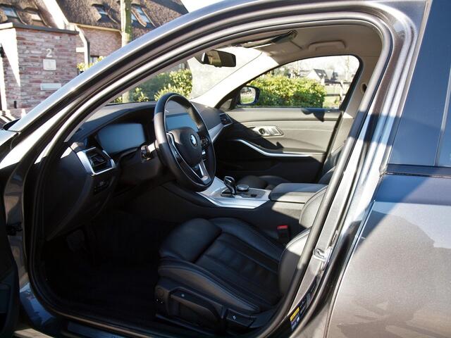 BMW 3-SERIE 330e eDrive Edition | Camera | Apple Carplay | Cruise Control | Trekhaak | Leer |
