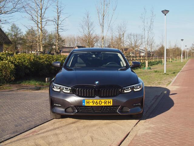 BMW 3-SERIE 330e eDrive Edition | Camera | Apple Carplay | Cruise Control | Trekhaak | Leer |