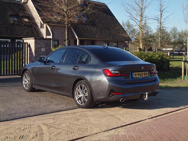 BMW 3-SERIE 330e eDrive Edition | Camera | Apple Carplay | Cruise Control | Trekhaak | Leer |
