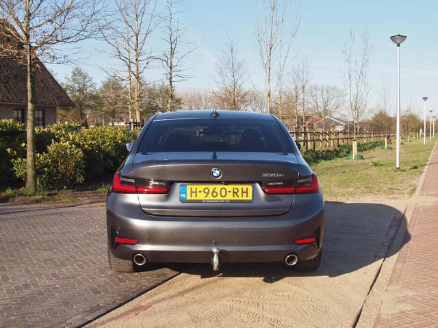 BMW 3-SERIE 330e eDrive Edition | Camera | Apple Carplay | Cruise Control | Trekhaak | Leer |