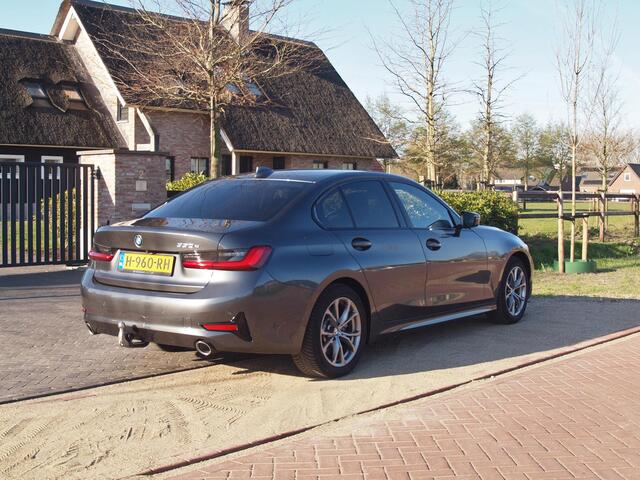 BMW 3-SERIE 330e eDrive Edition | Camera | Apple Carplay | Cruise Control | Trekhaak | Leer |