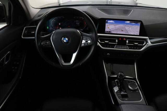 BMW 3-SERIE 318d Executive Edition | Sport Line | Half leder | Stoelverwarming | Carplay | Full LED | Navigatie | Sportstoelen | DAB+