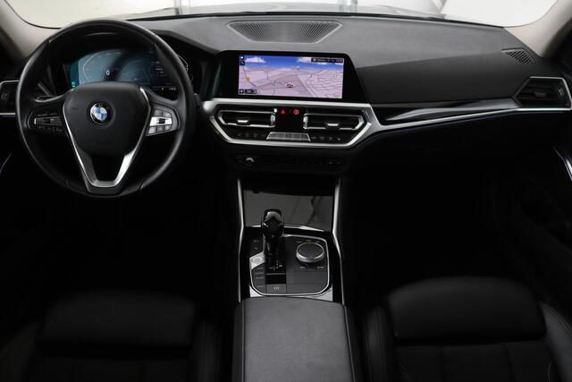 BMW 3-SERIE 318d Executive Edition | Sport Line | Half leder | Stoelverwarming | Carplay | Full LED | Navigatie | Sportstoelen | DAB+