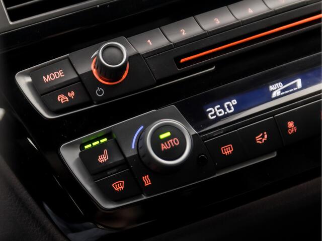 BMW 3-SERIE Touring 318i M Sport Shadow Automaat (GROOT NAVI, M PAKKET, DEALER ONDERHOUDEN, STOELVERWARMING, LEDEREN SPORTSTOELEN, ELEK ACHTERKLEP, GETINT GLAS, KEYLESS, NIEUWSTAAT)