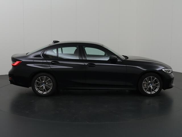 BMW 3-SERIE 330e eDrive Edition | Nieuw Model | Digitaal Dashboard | LED | Apple CarPlay | Sportstoelen | Lederen Interieur | Stoelverwarming | Camera | DAB | Trekhaak |