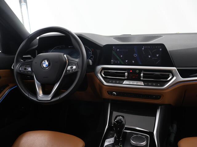 BMW 3-SERIE 330e eDrive Edition | Nieuw Model | Digitaal Dashboard | LED | Apple CarPlay | Sportstoelen | Lederen Interieur | Stoelverwarming | Camera | DAB | Trekhaak |